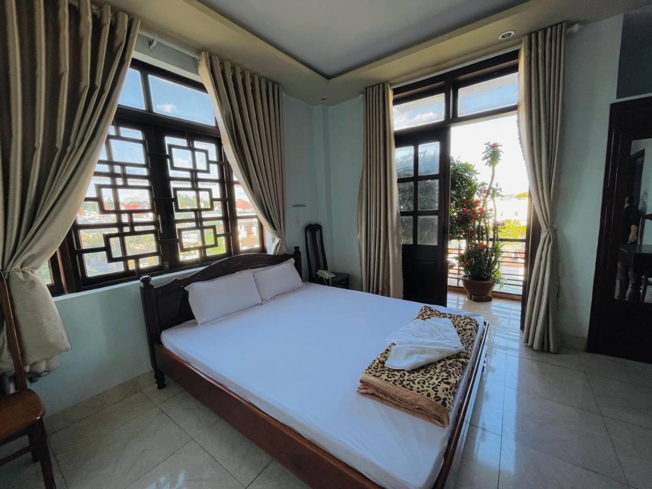 Manh Hung Hotel 부온마투옷 외부 사진