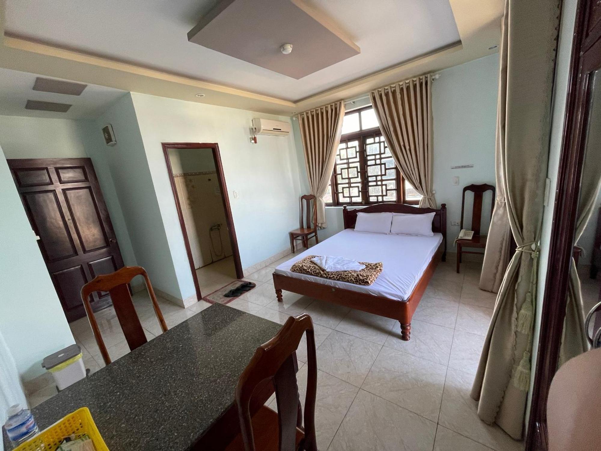 Manh Hung Hotel 부온마투옷 외부 사진