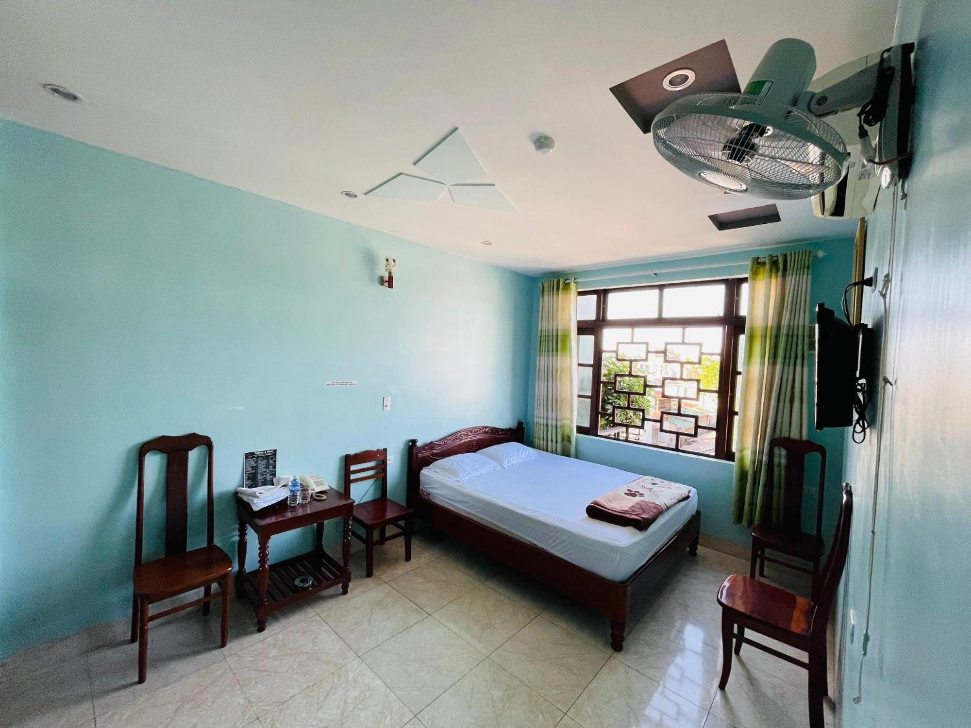 Manh Hung Hotel 부온마투옷 외부 사진