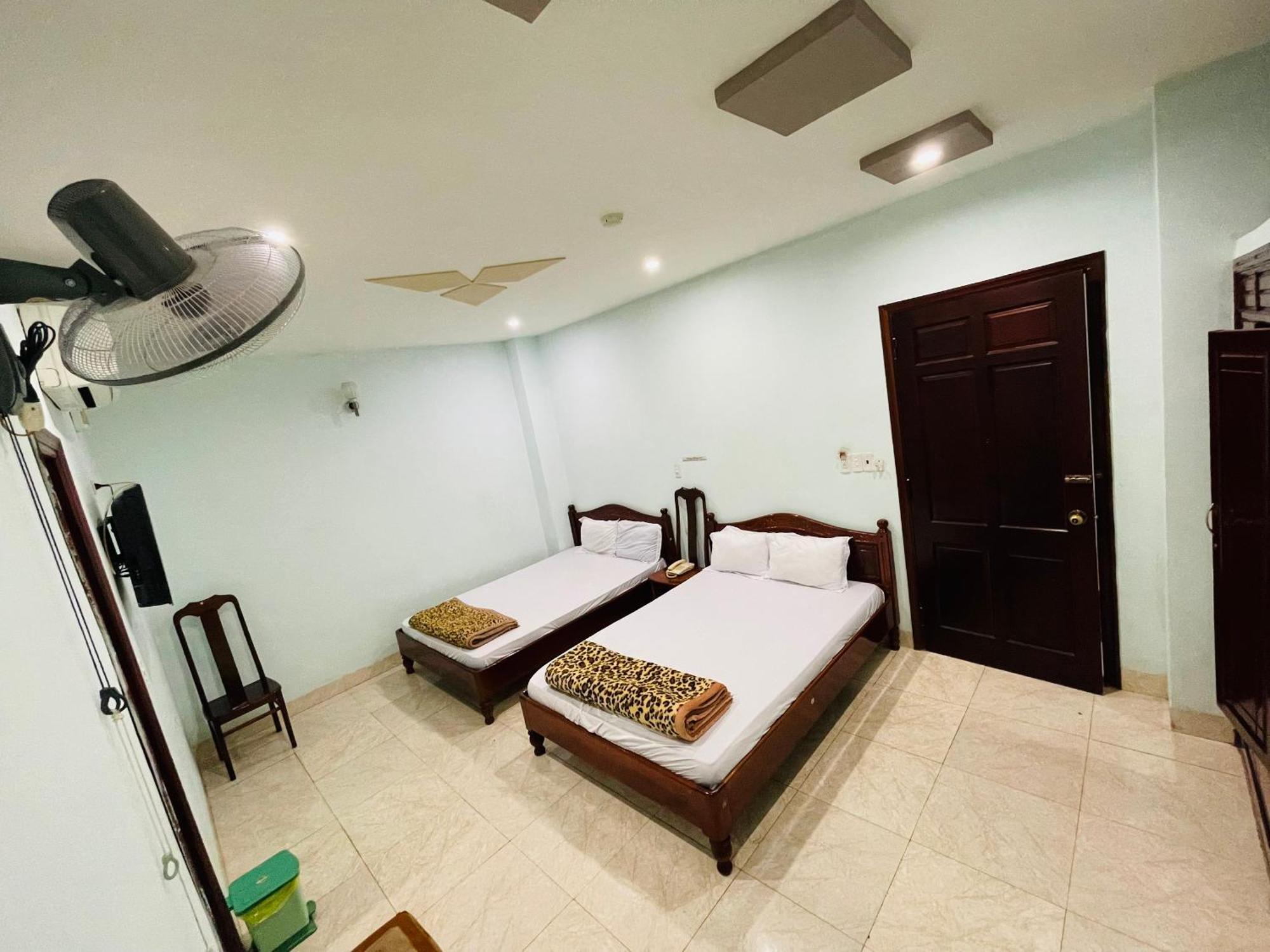 Manh Hung Hotel 부온마투옷 외부 사진
