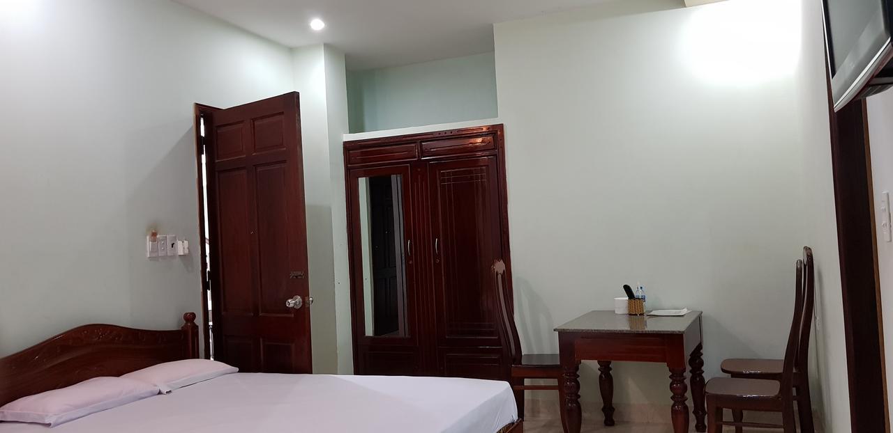 Manh Hung Hotel 부온마투옷 외부 사진